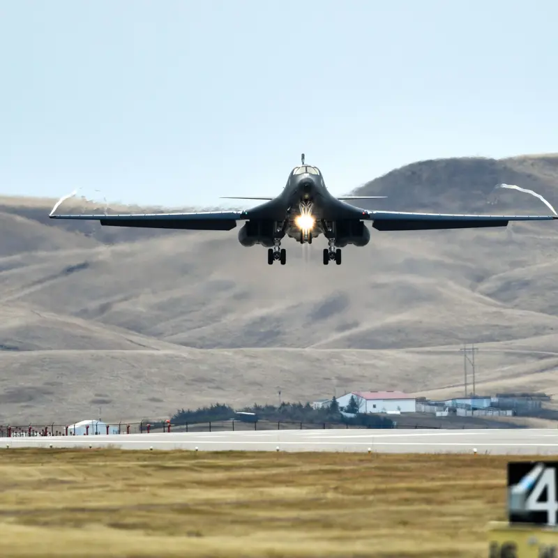 B1 Bomber Landing